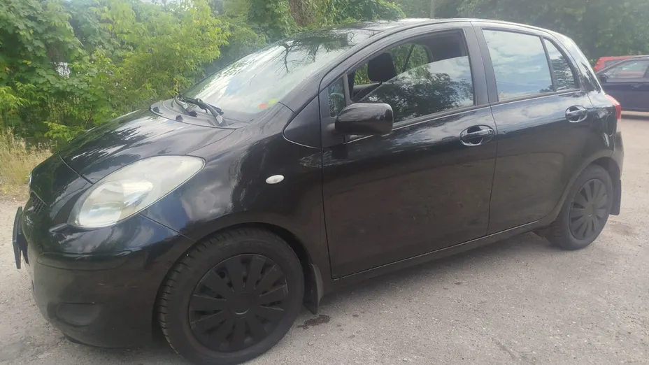 TOYOTA Yaris -