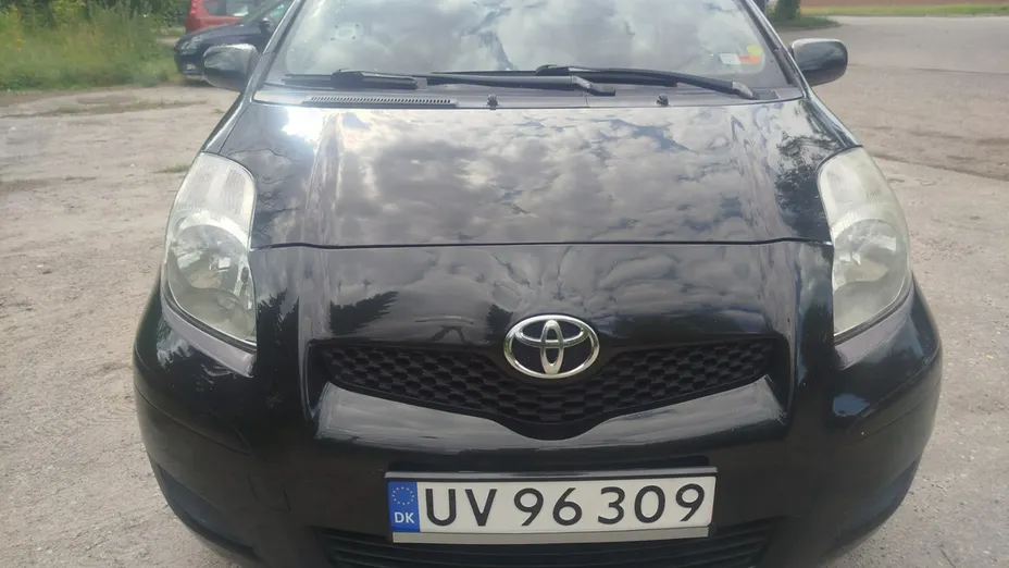 TOYOTA Yaris -