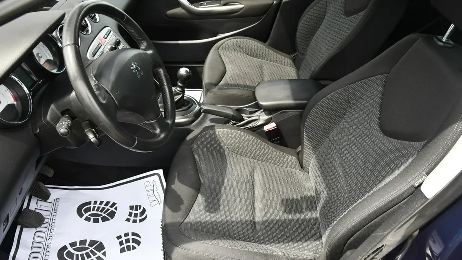 PEUGEOT 308 -