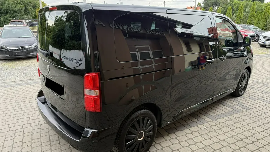 PEUGEOT Traveller -