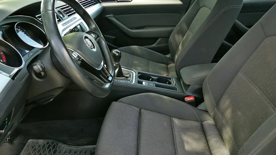 VOLKSWAGEN Passat -