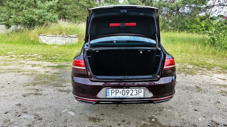 VOLKSWAGEN Passat -