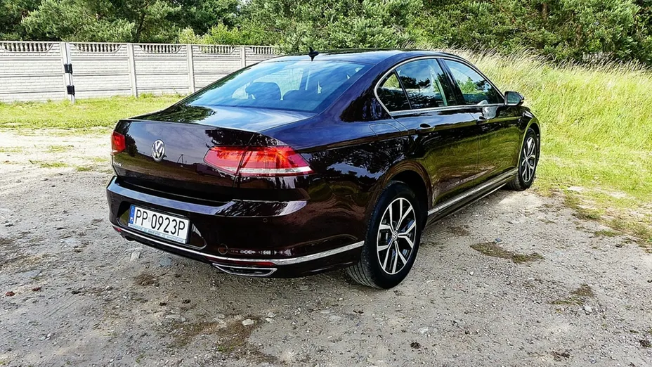 VOLKSWAGEN Passat -