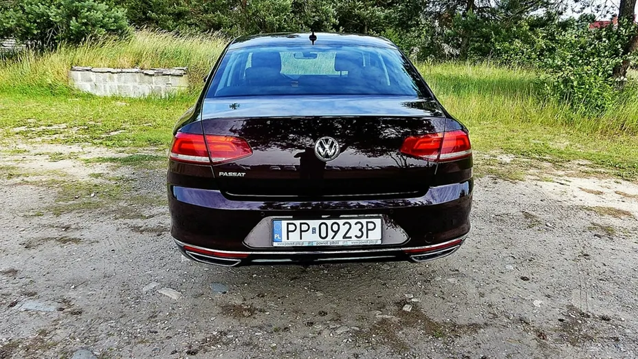 VOLKSWAGEN Passat -