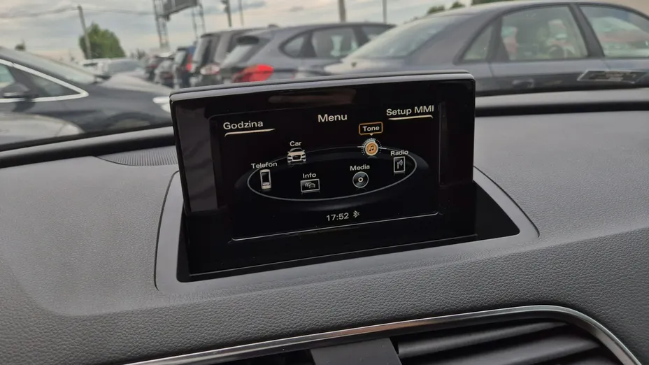 AUDI Q3 -