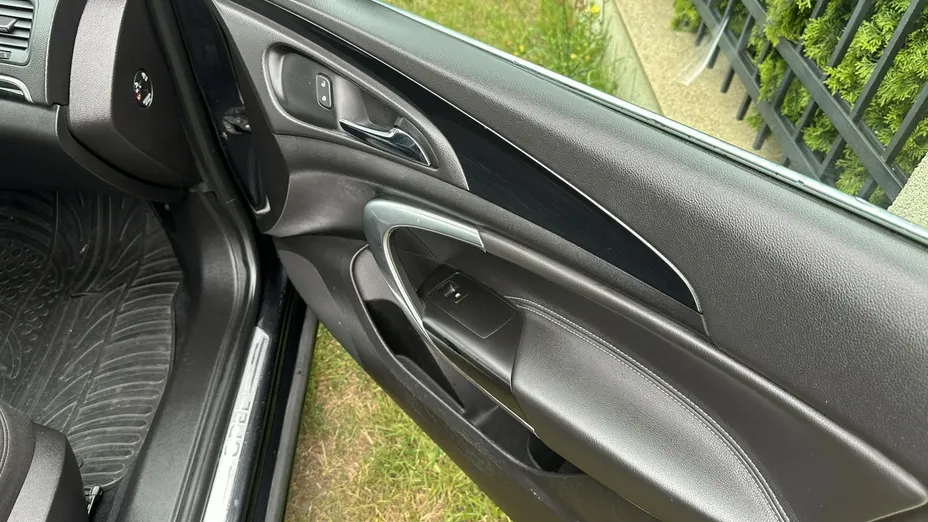 OPEL Insignia -