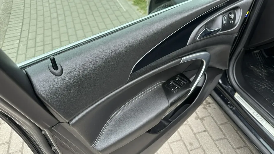 OPEL Insignia -