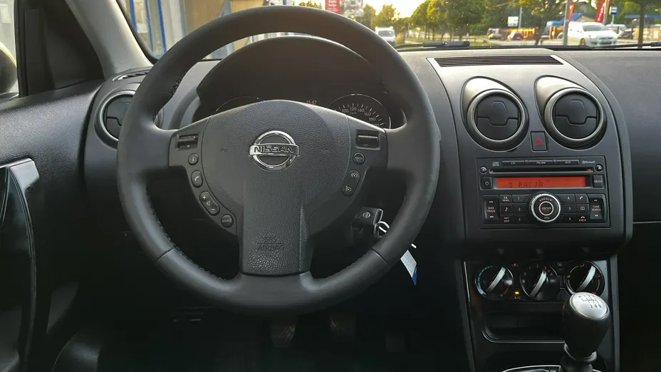 NISSAN Qashqai -