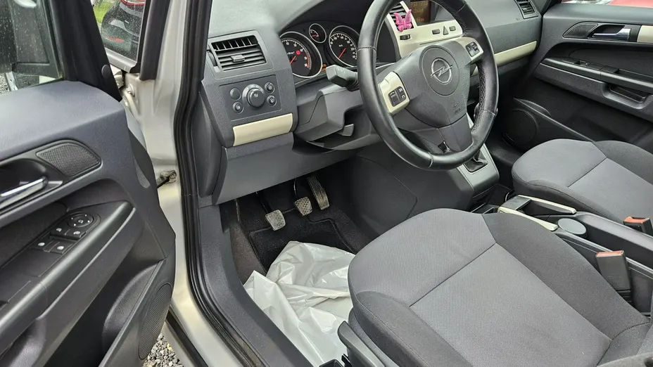 OPEL Zafira -