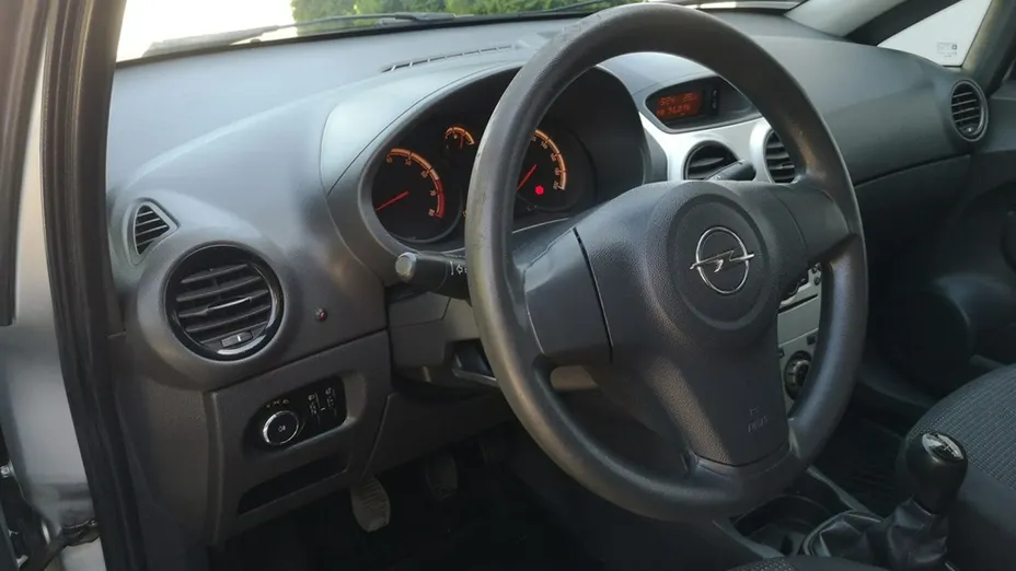 OPEL Corsa -