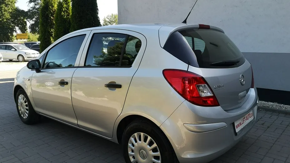 OPEL Corsa -
