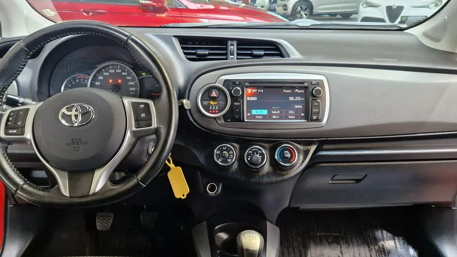 TOYOTA Yaris -
