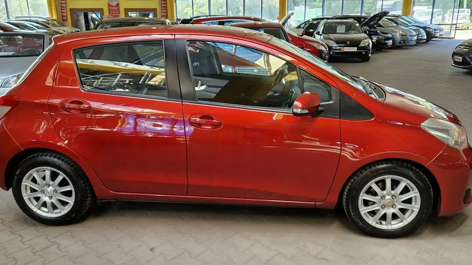 TOYOTA Yaris -