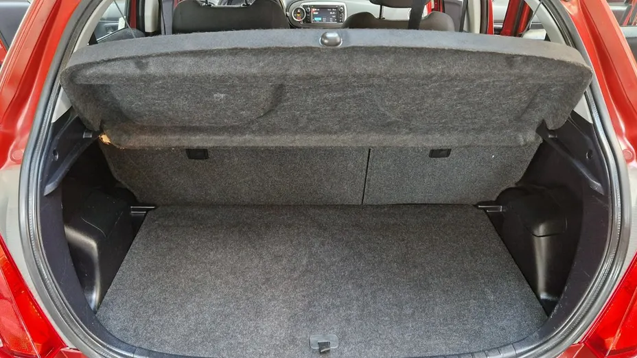 TOYOTA Yaris -