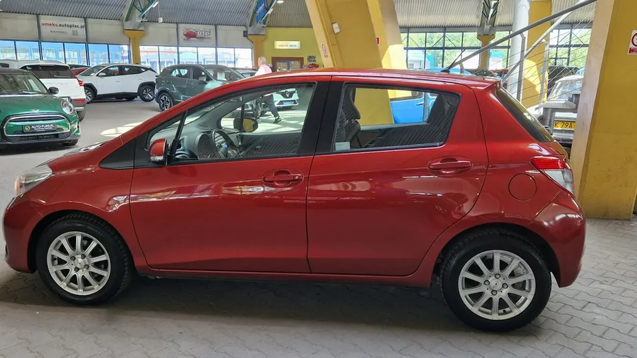 TOYOTA Yaris -