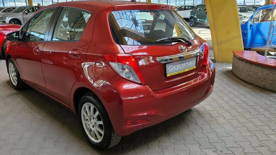 TOYOTA Yaris -