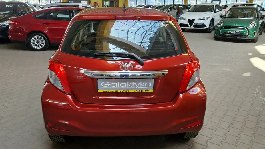 TOYOTA Yaris -