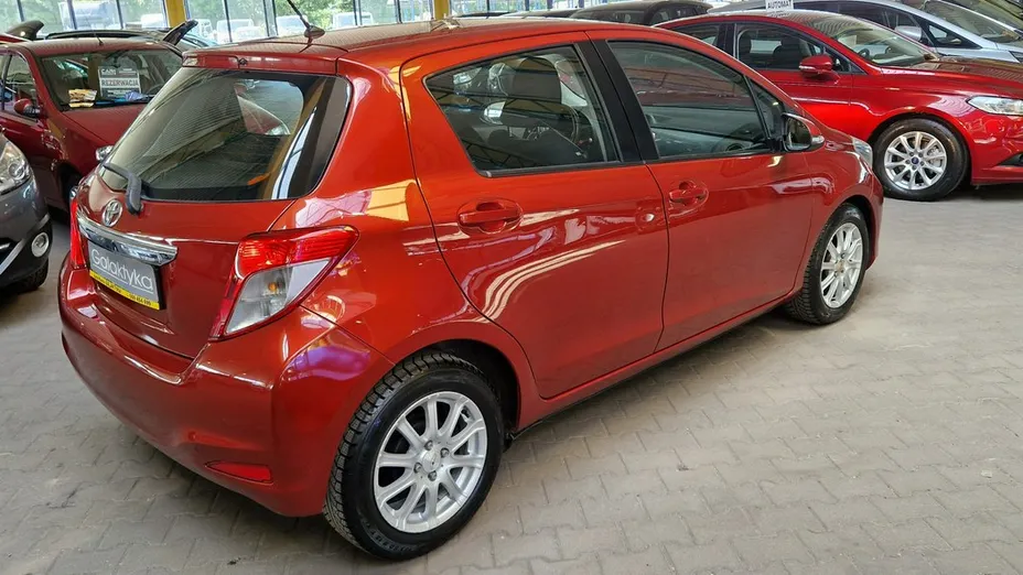 TOYOTA Yaris -