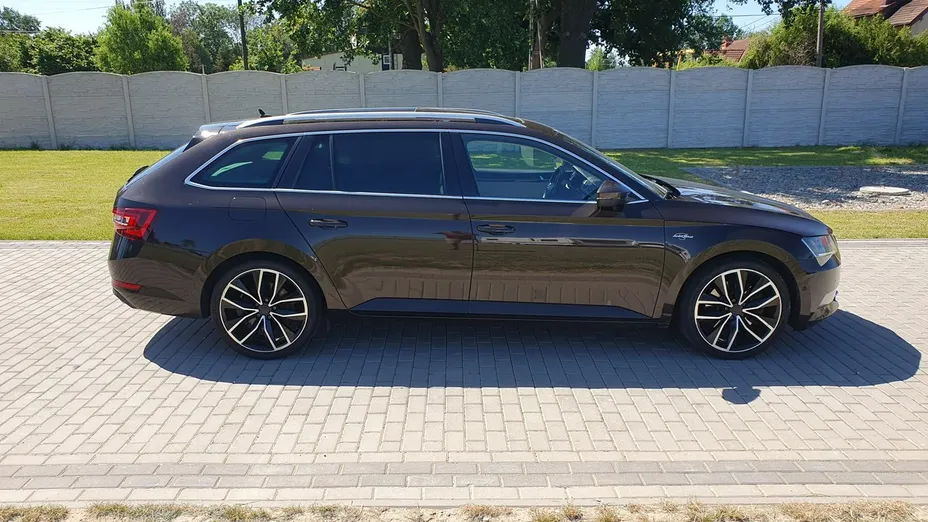 SKODA Superb -