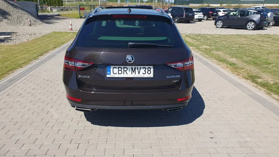 SKODA Superb -