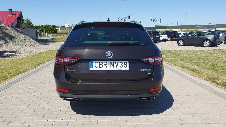SKODA Superb -