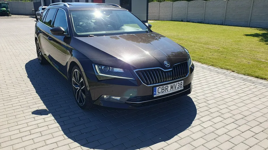 SKODA Superb -