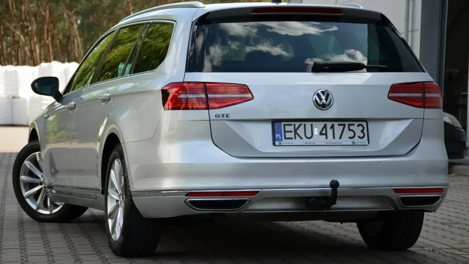 VOLKSWAGEN Passat -