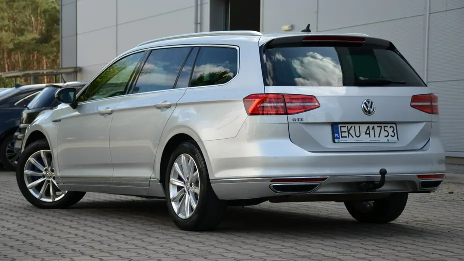 VOLKSWAGEN Passat -