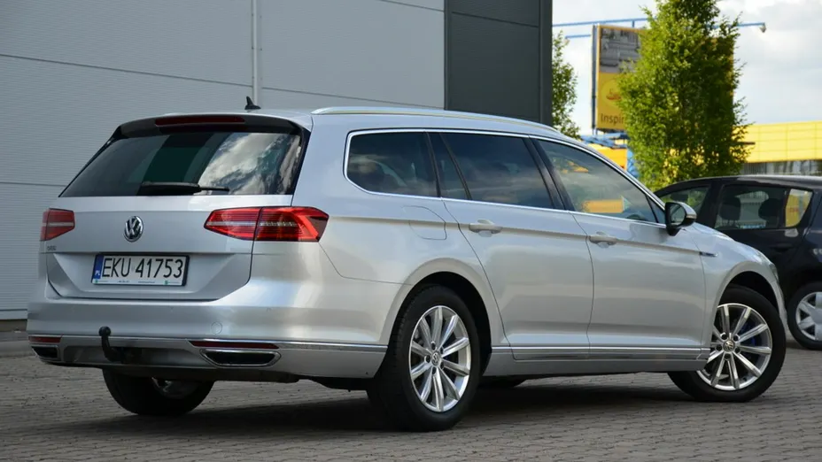 VOLKSWAGEN Passat -