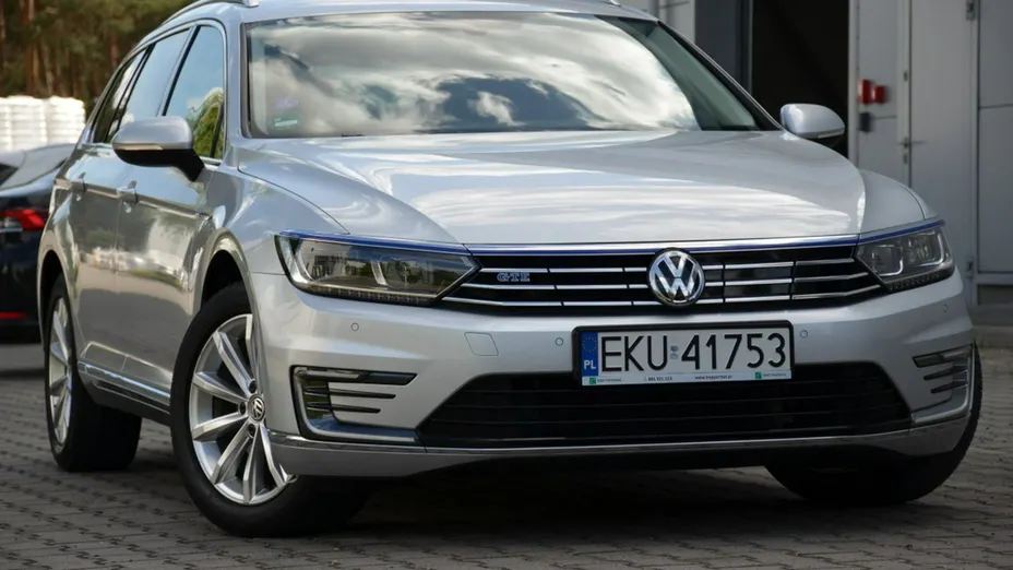 VOLKSWAGEN Passat -