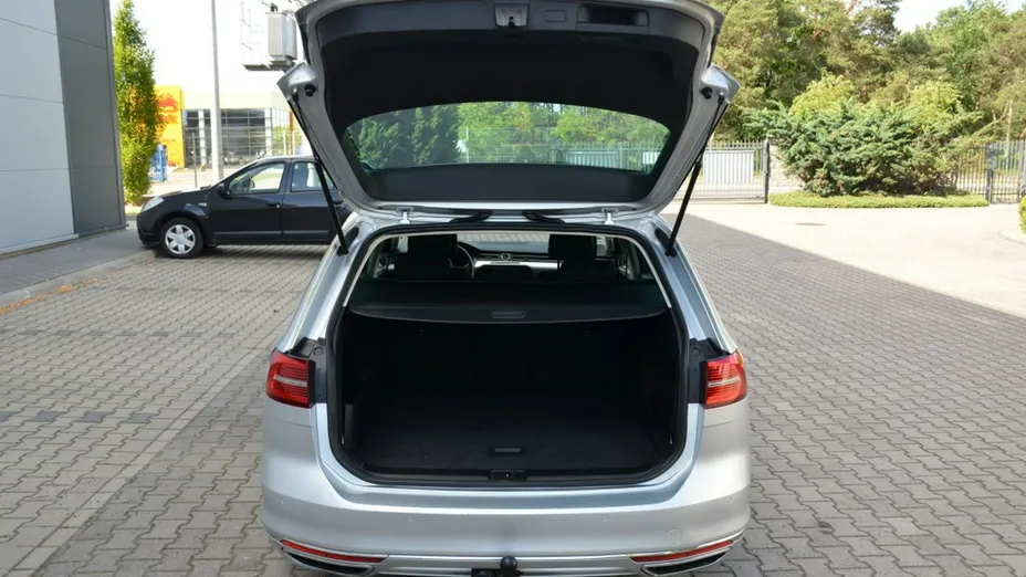 VOLKSWAGEN Passat -