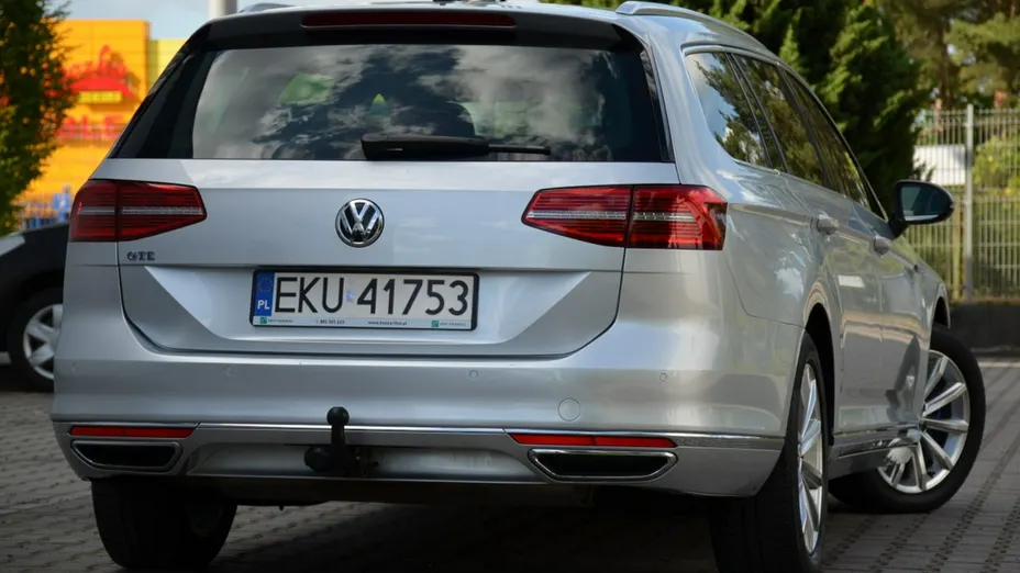 VOLKSWAGEN Passat -