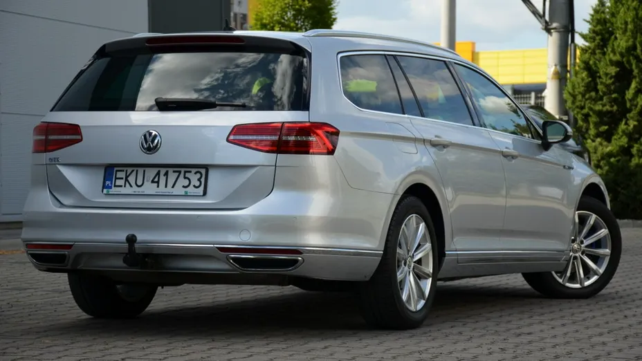 VOLKSWAGEN Passat -
