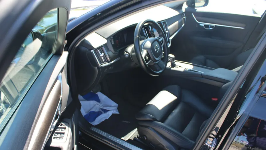 VOLVO V90 -