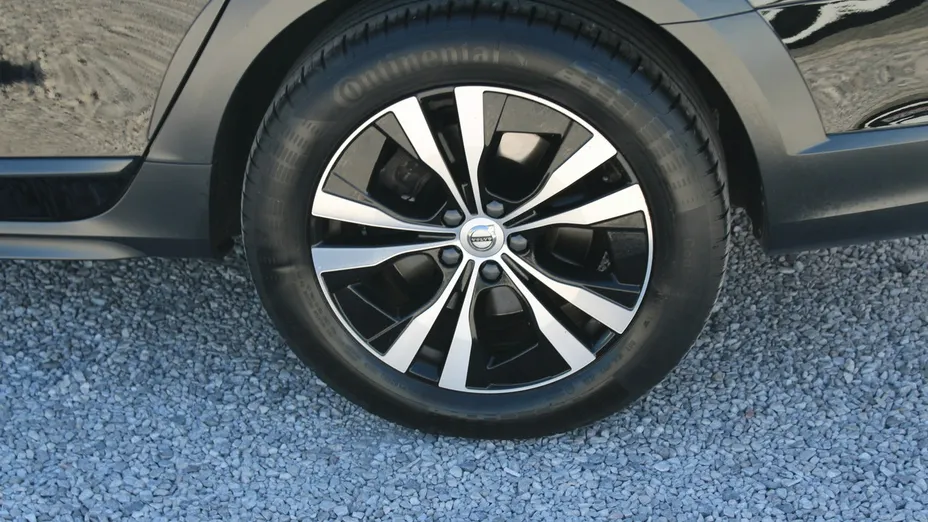 VOLVO V90 -