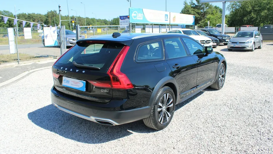 VOLVO V90 -