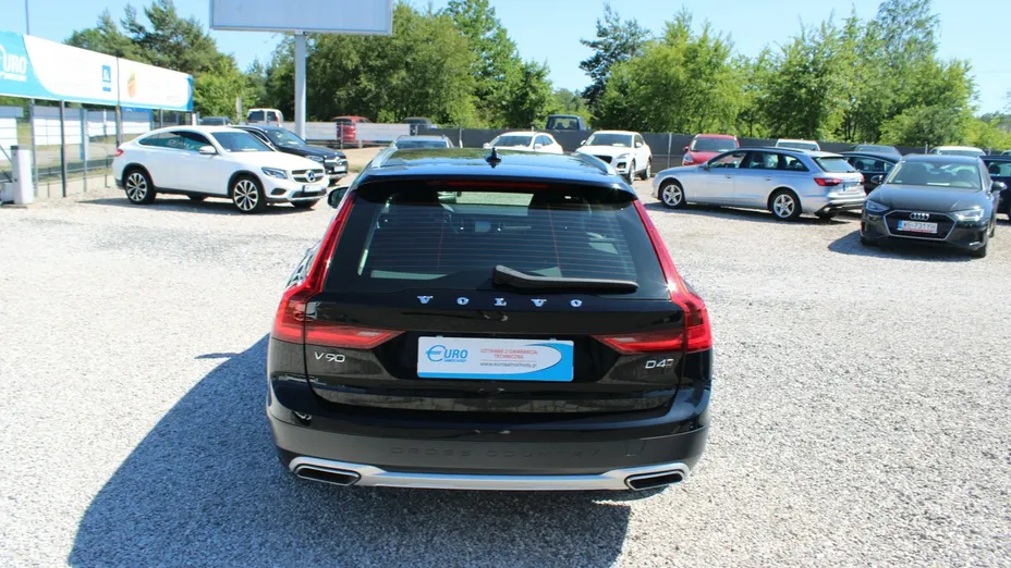 VOLVO V90 -