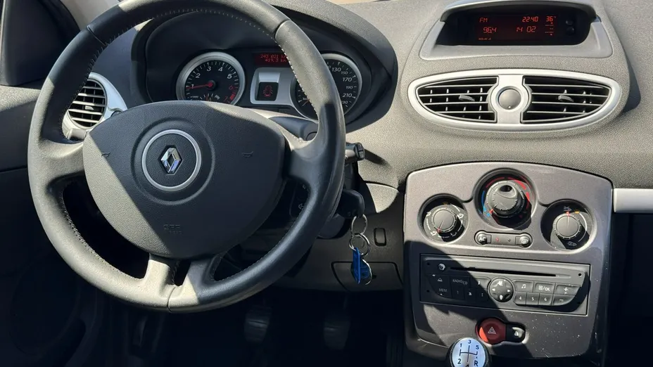 RENAULT Clio -