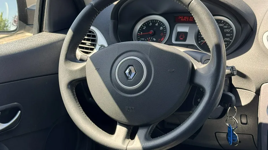 RENAULT Clio -
