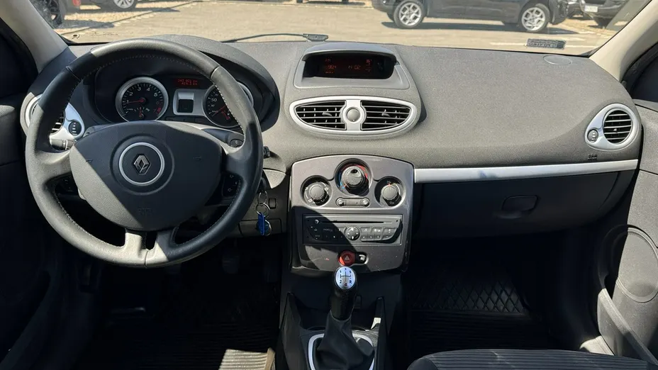 RENAULT Clio -