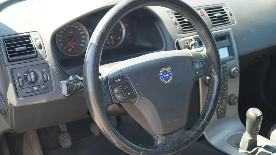 VOLVO V50 -