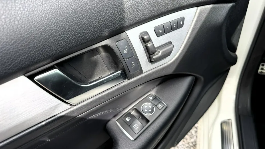 MERCEDES-BENZ C Klasa -