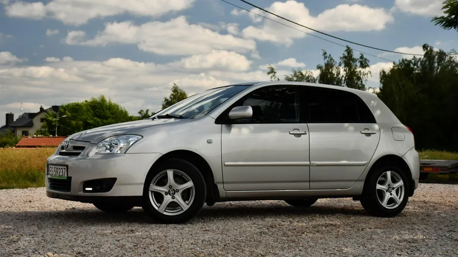 TOYOTA Corolla -
