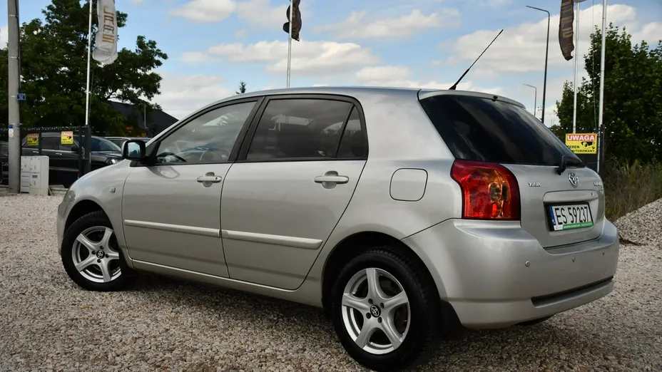 TOYOTA Corolla -
