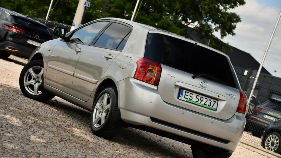 TOYOTA Corolla -