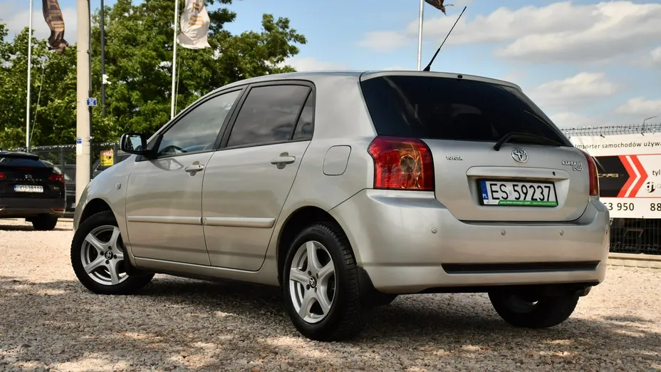 TOYOTA Corolla -