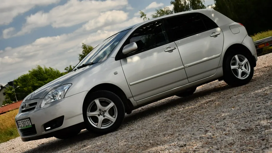TOYOTA Corolla -