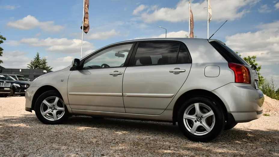 TOYOTA Corolla -