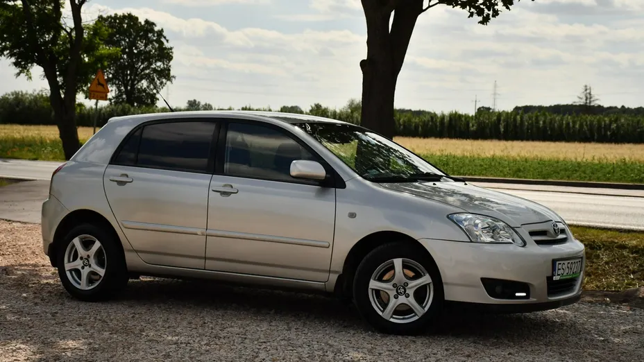 TOYOTA Corolla -