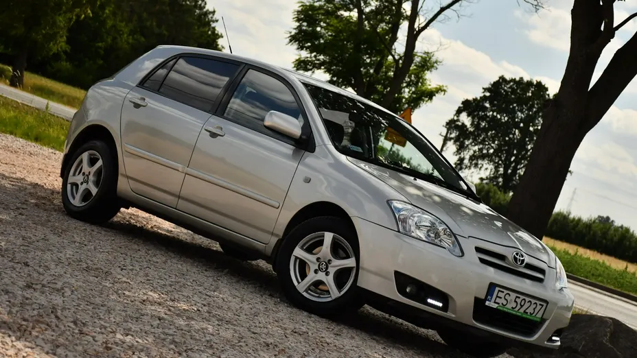 TOYOTA Corolla -
